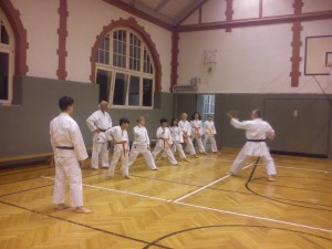 Karate Training mit viel Koordinationsschulung für die Kinder